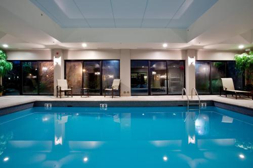 holiday inn express and suites newport news by ihg