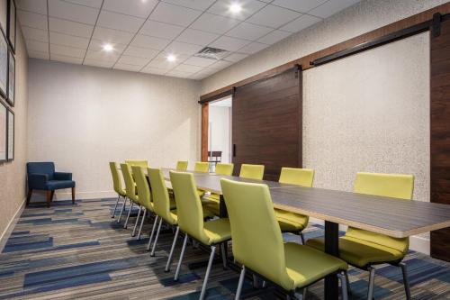 holiday inn express and suites newport news by ihg