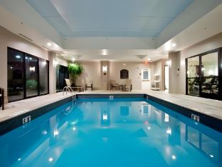holiday inn express and suites newport news by ihg