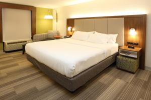 holiday inn express and suites newport news by ihg