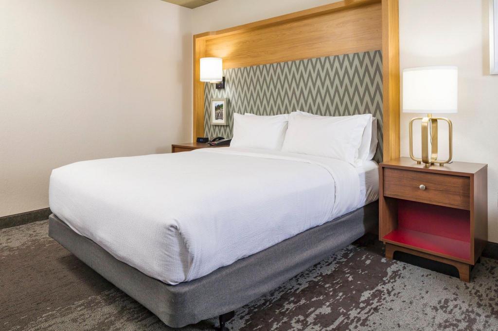 holiday inn salem i 93 at exit 2 by ihg