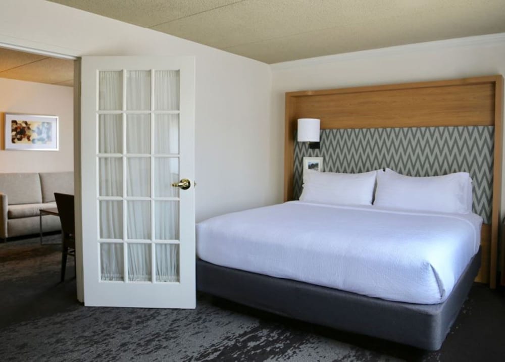 holiday inn salem i 93 at exit 2 by ihg