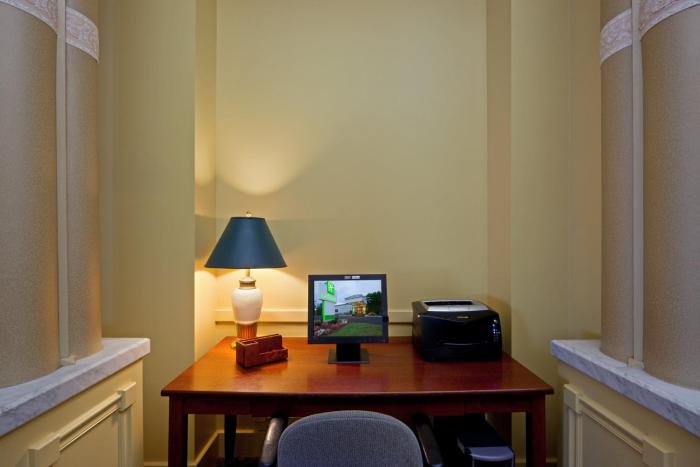 holiday inn salem i 93 at exit 2 by ihg
