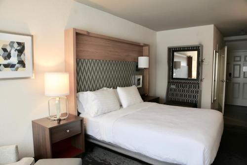 holiday inn salem i 93 at exit 2 by ihg