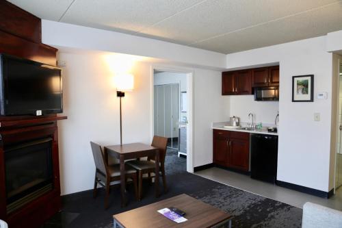 holiday inn salem i 93 at exit 2 by ihg