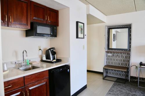 holiday inn salem i 93 at exit 2 by ihg