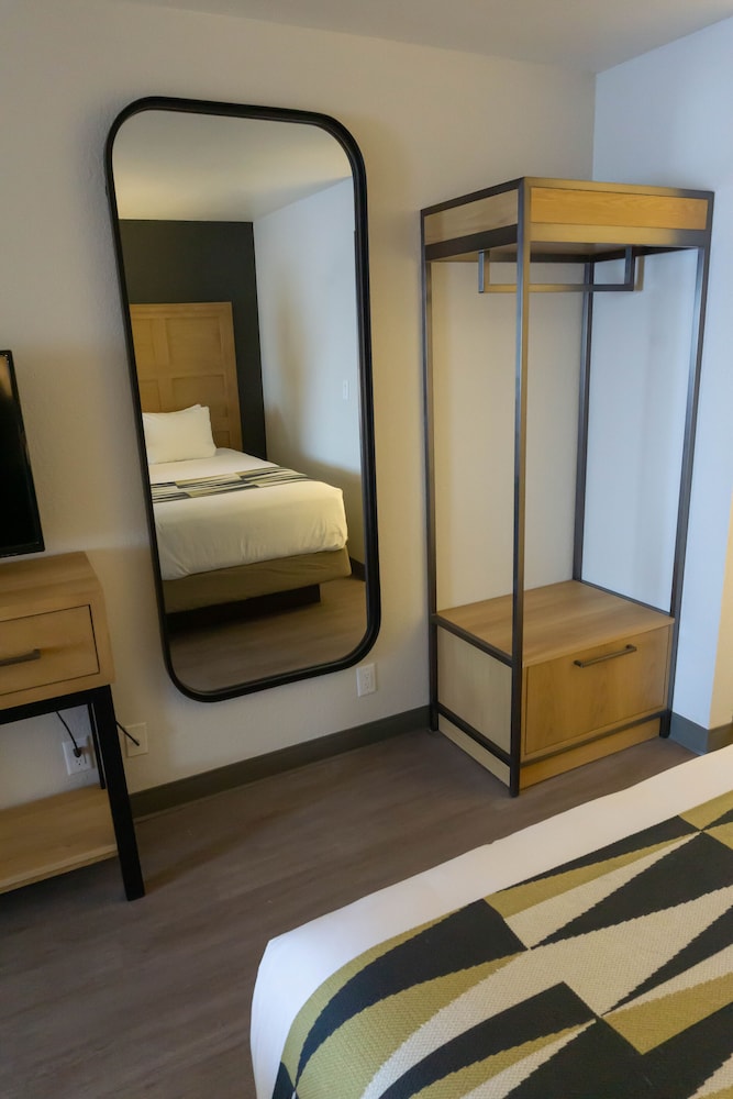 oxford suites redding