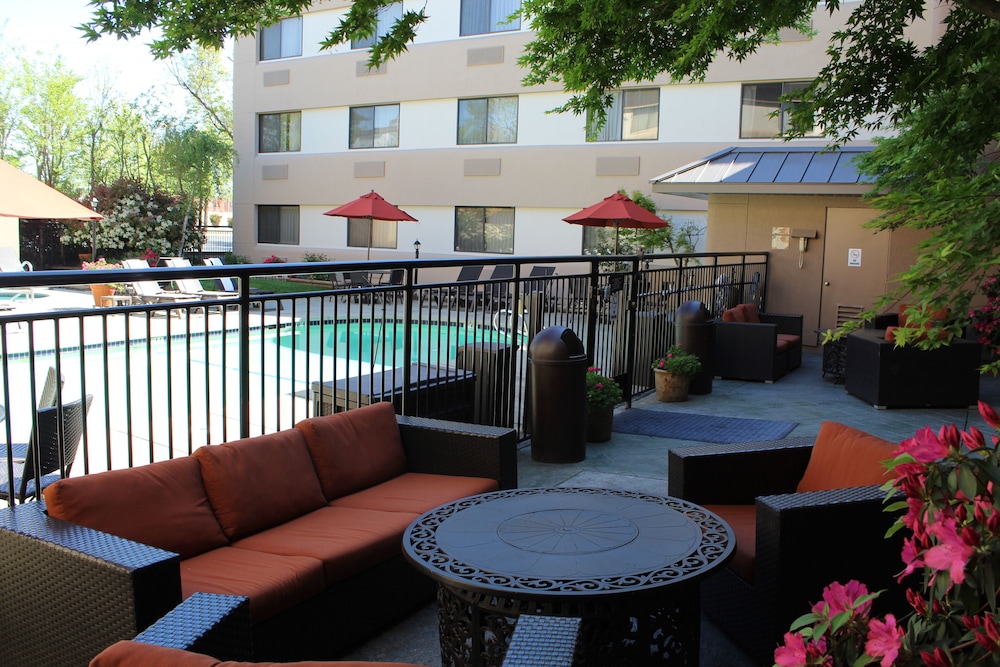 oxford suites redding