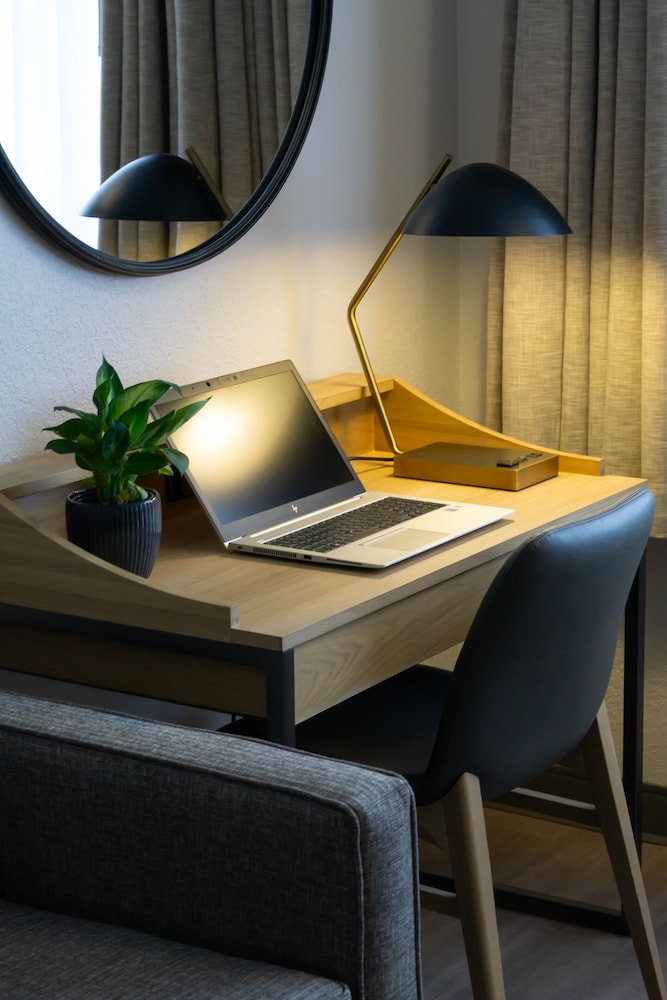oxford suites redding