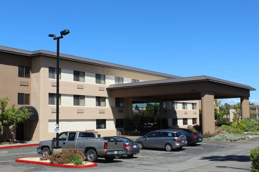 Oxford Suites Redding,Shasta>>Redding,3 star