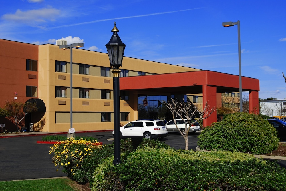 oxford suites redding