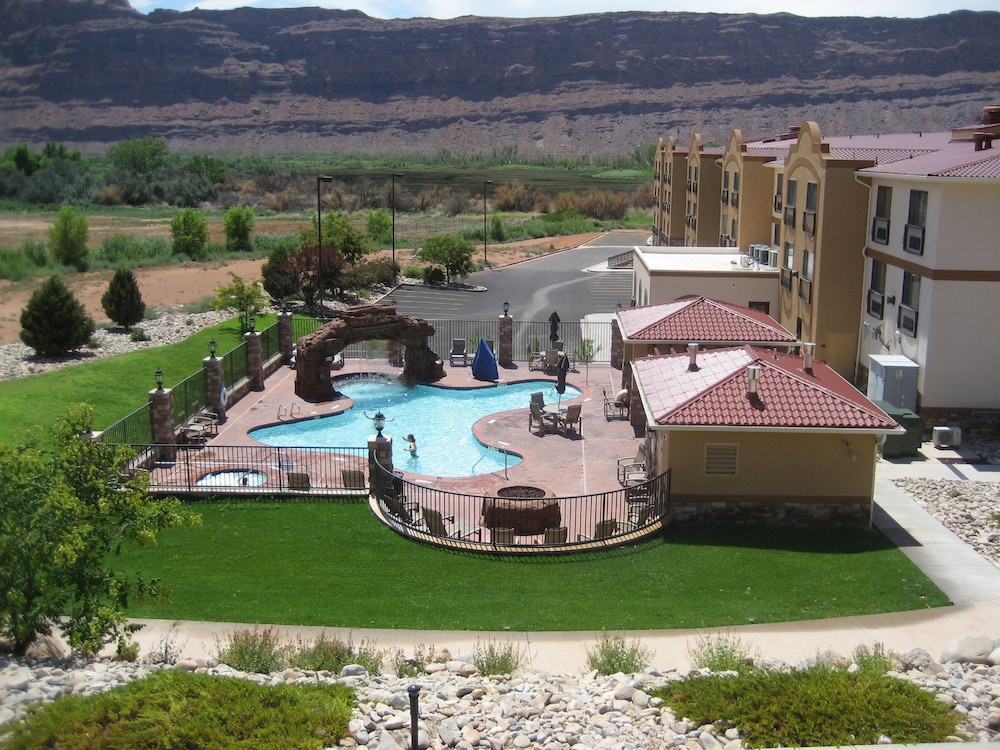 holiday inn express and suites moab by ihg