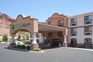 holiday inn express and suites moab by ihg