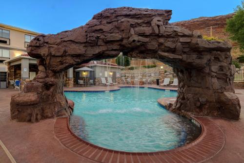 holiday inn express and suites moab by ihg