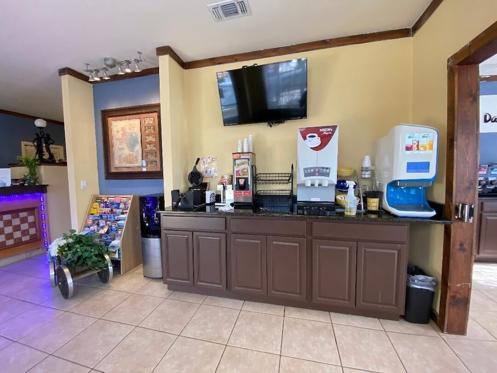 Days Inn By Wyndham Suites Fredericksburg,Gillespie County>>Fredericksburg,2 star