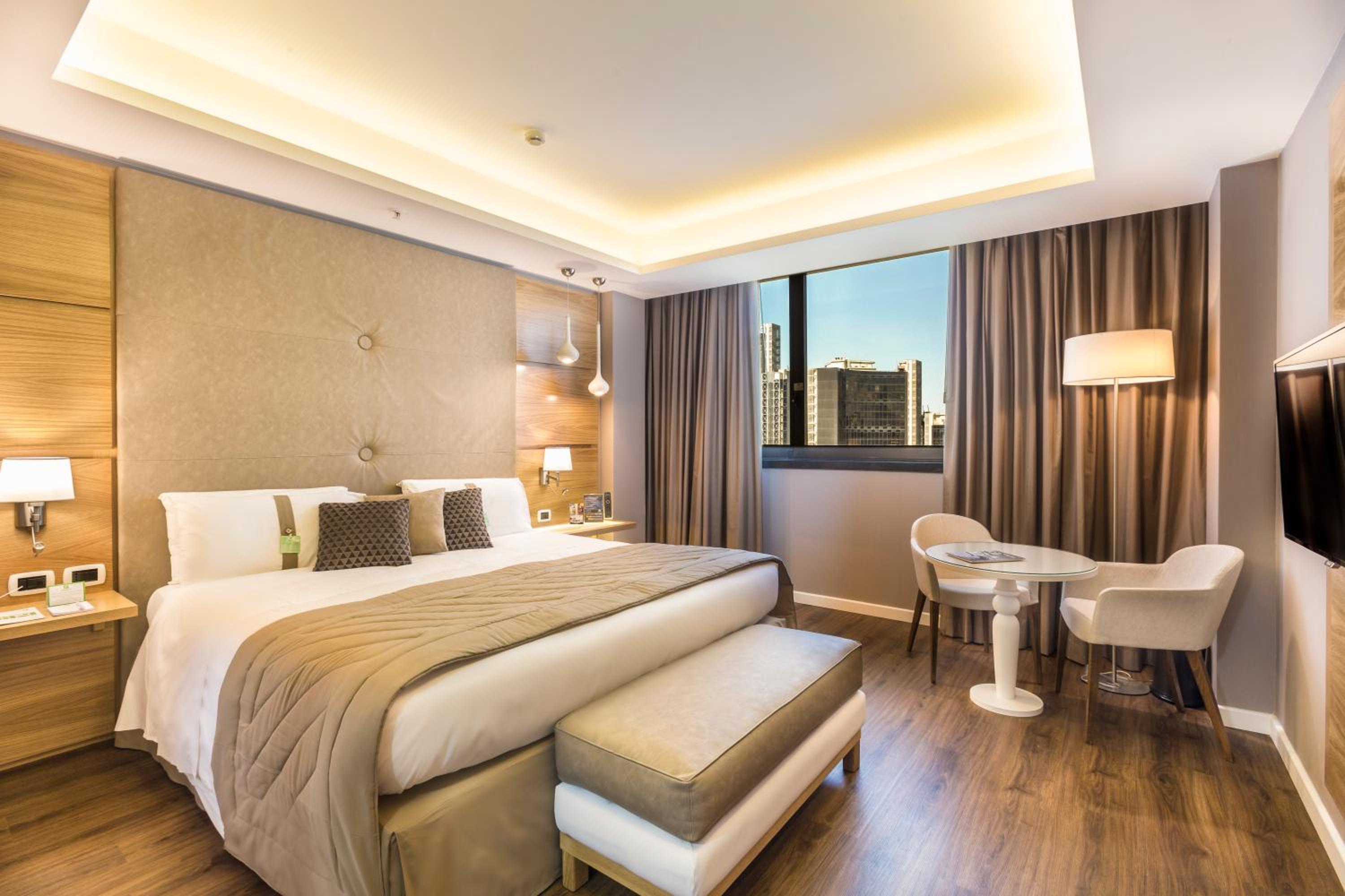 holiday inn naples by ihg