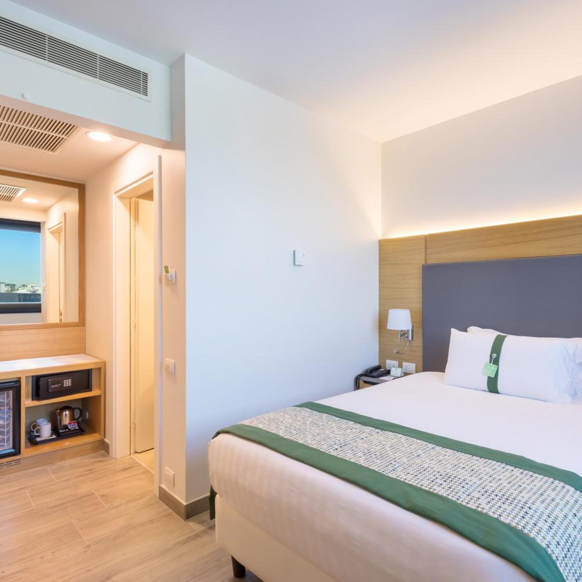 holiday inn naples by ihg