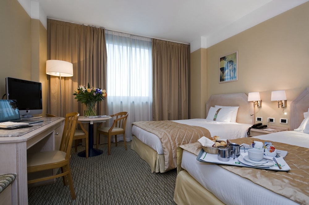 holiday inn naples by ihg