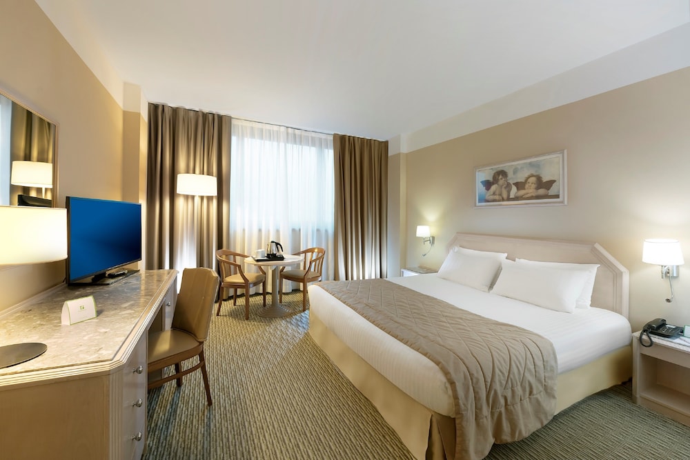 holiday inn naples by ihg