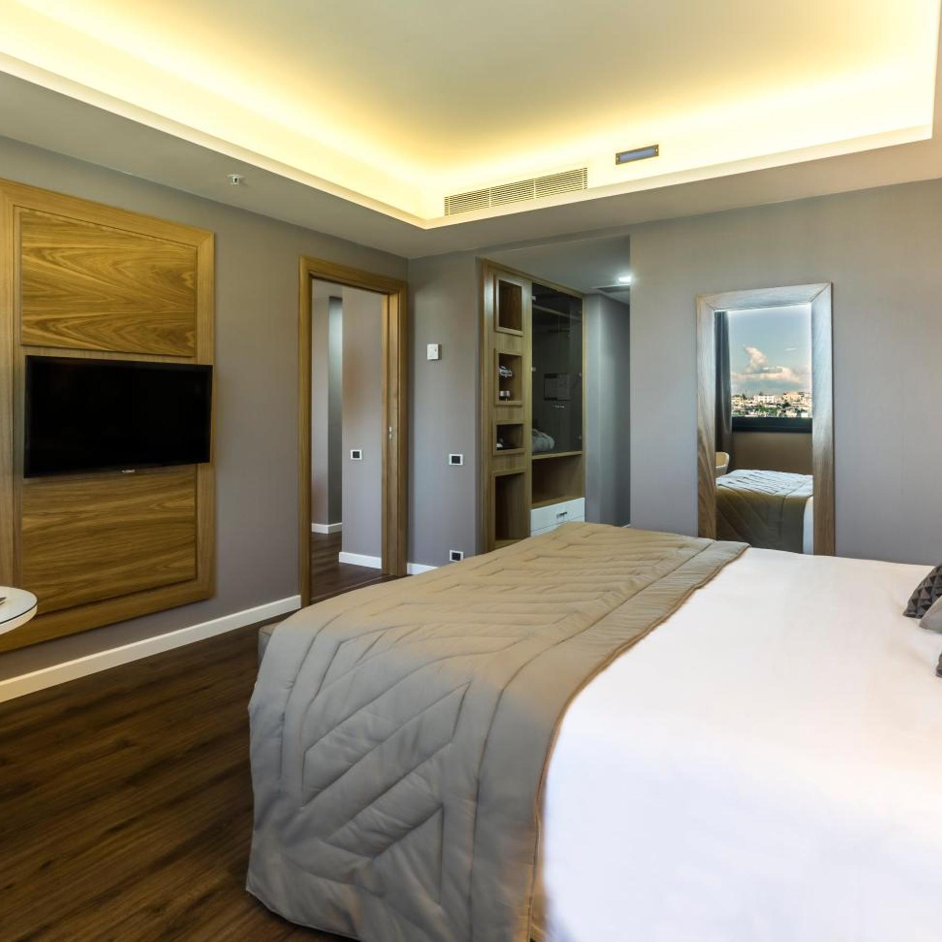 holiday inn naples by ihg