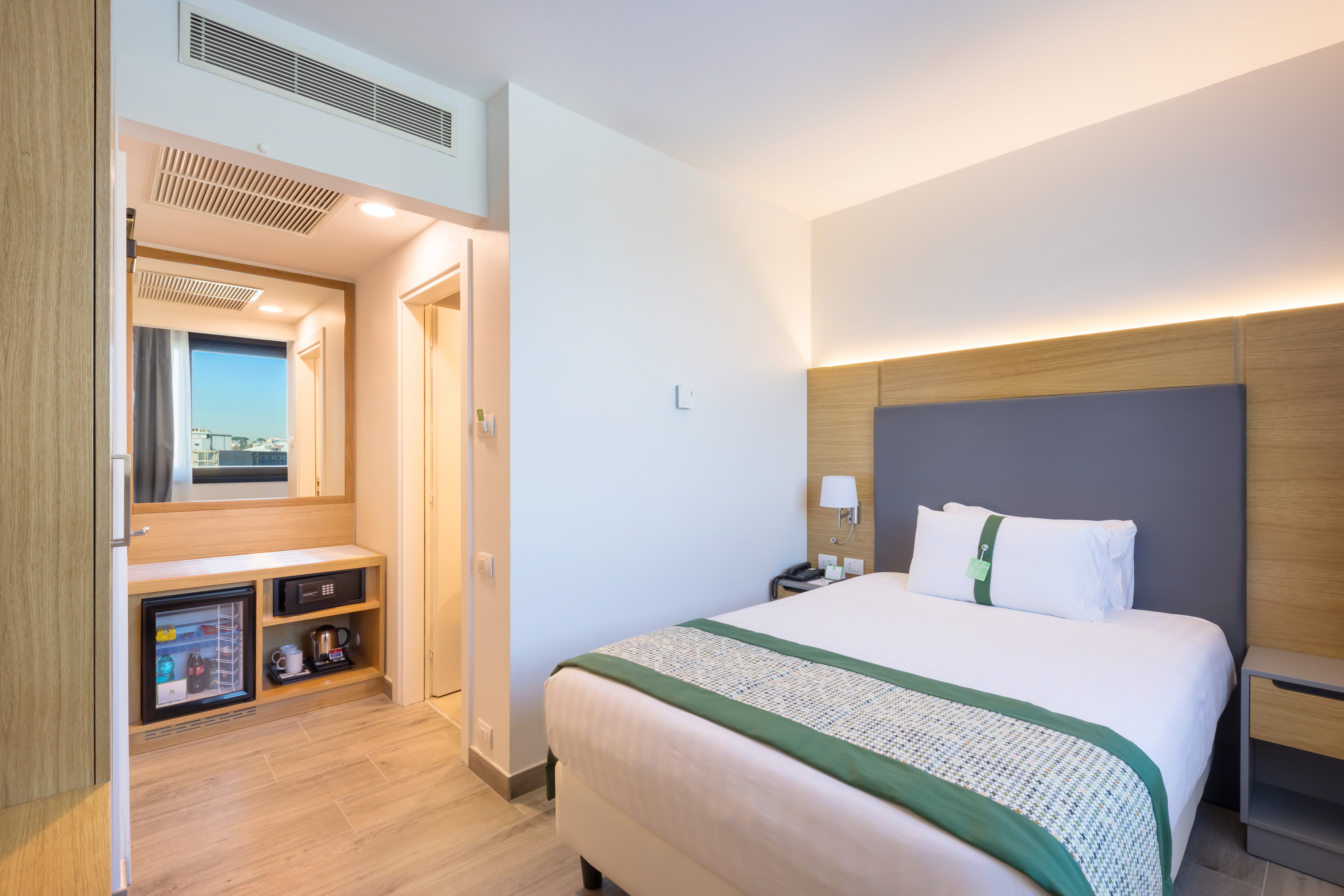 holiday inn naples by ihg
