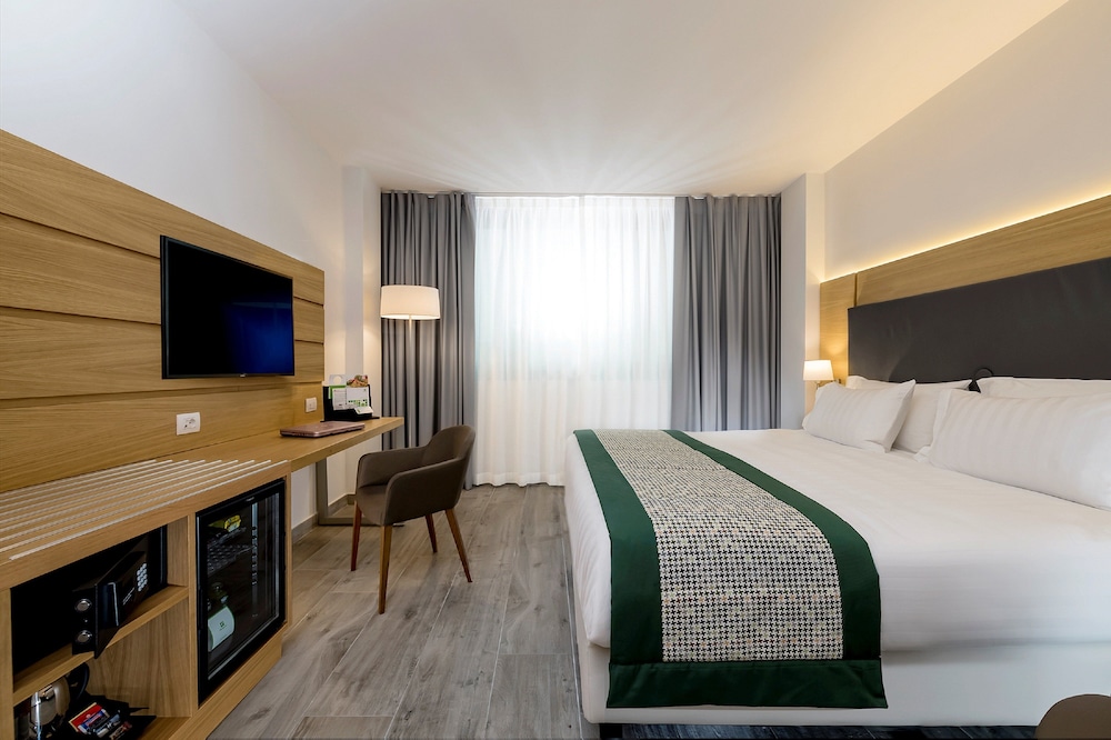 holiday inn naples by ihg