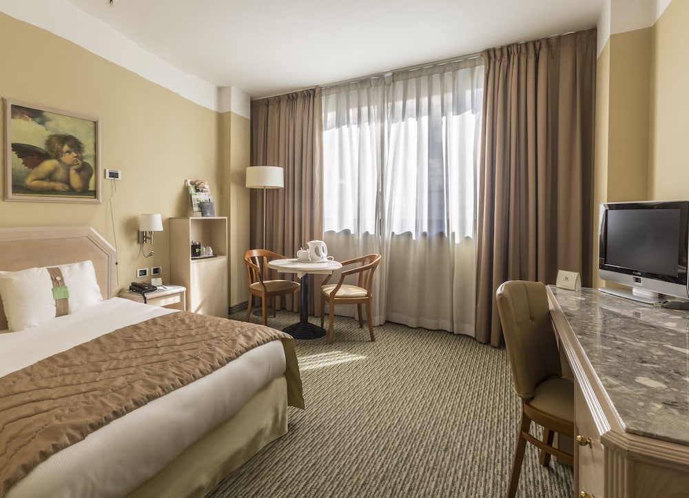 holiday inn naples by ihg