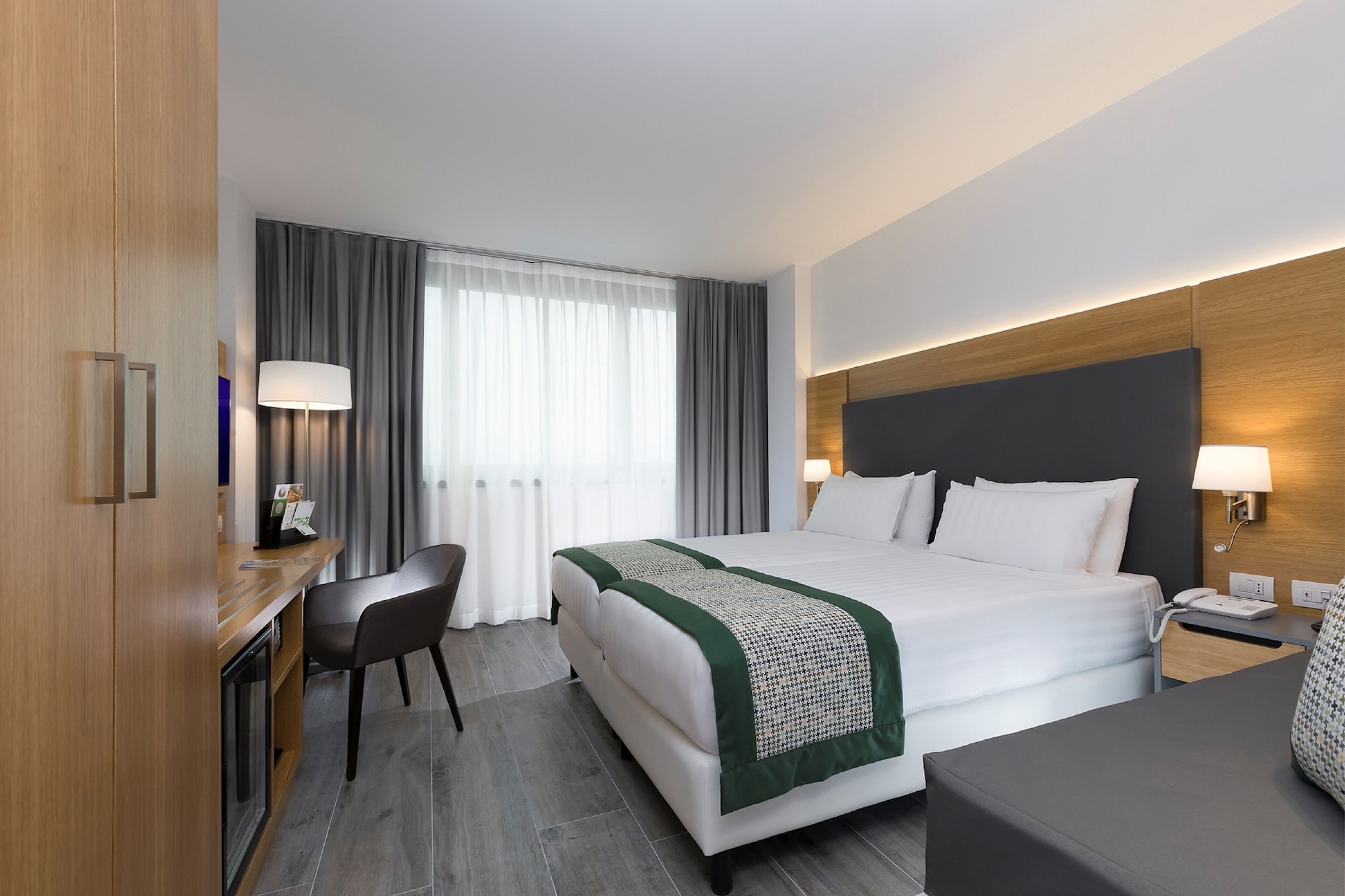 holiday inn naples by ihg