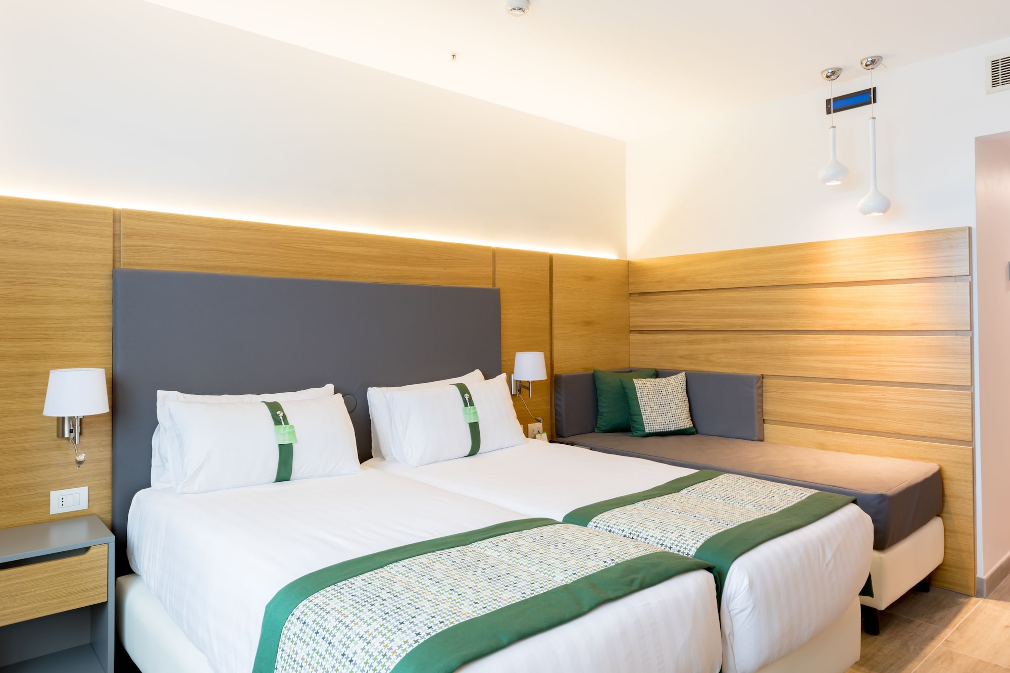 holiday inn naples by ihg