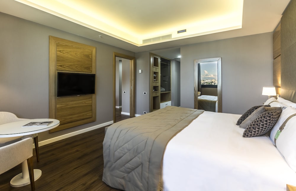 holiday inn naples by ihg
