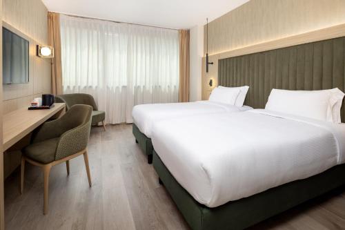 holiday inn naples by ihg