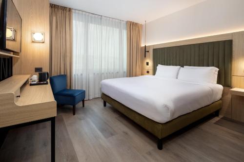 holiday inn naples by ihg
