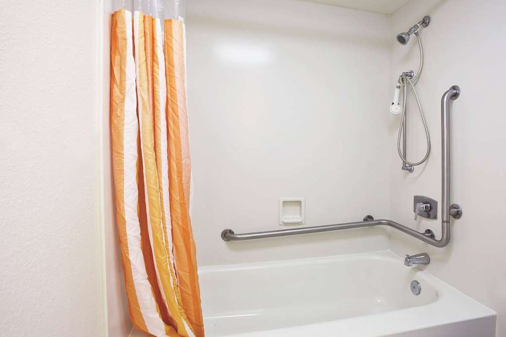 howard johnson by wyndham columbus fort moore