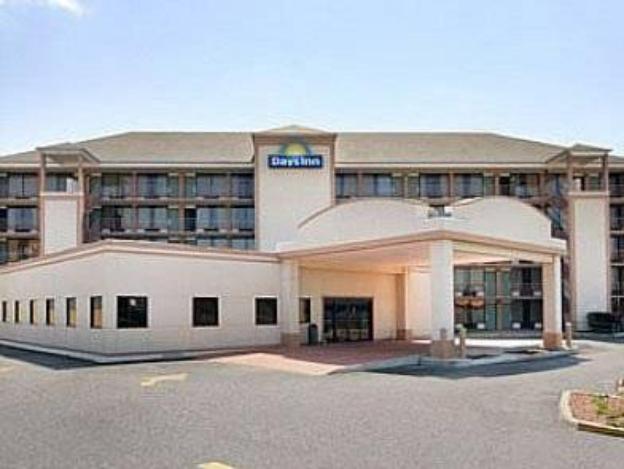 days inn by wyndham columbus north fort moore