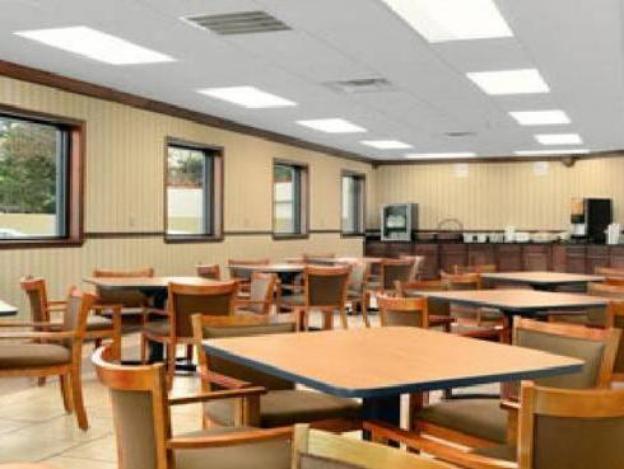 days inn by wyndham columbus north fort moore