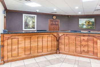 days inn by wyndham columbus north fort moore