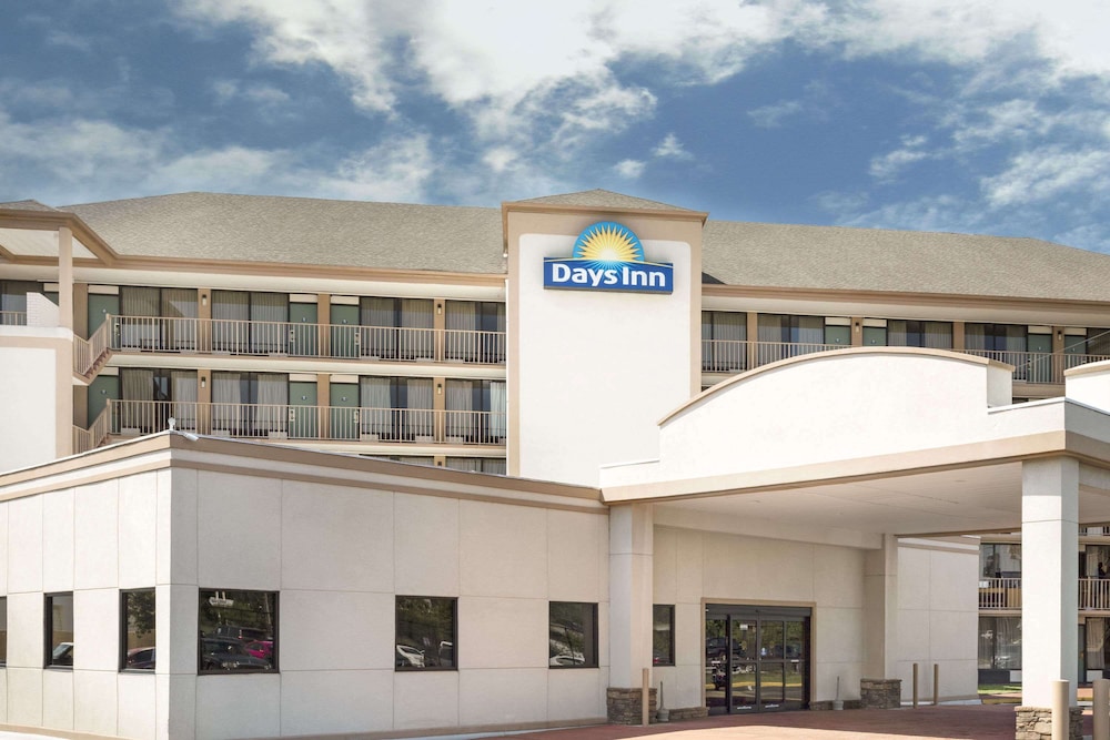days inn by wyndham columbus north fort moore