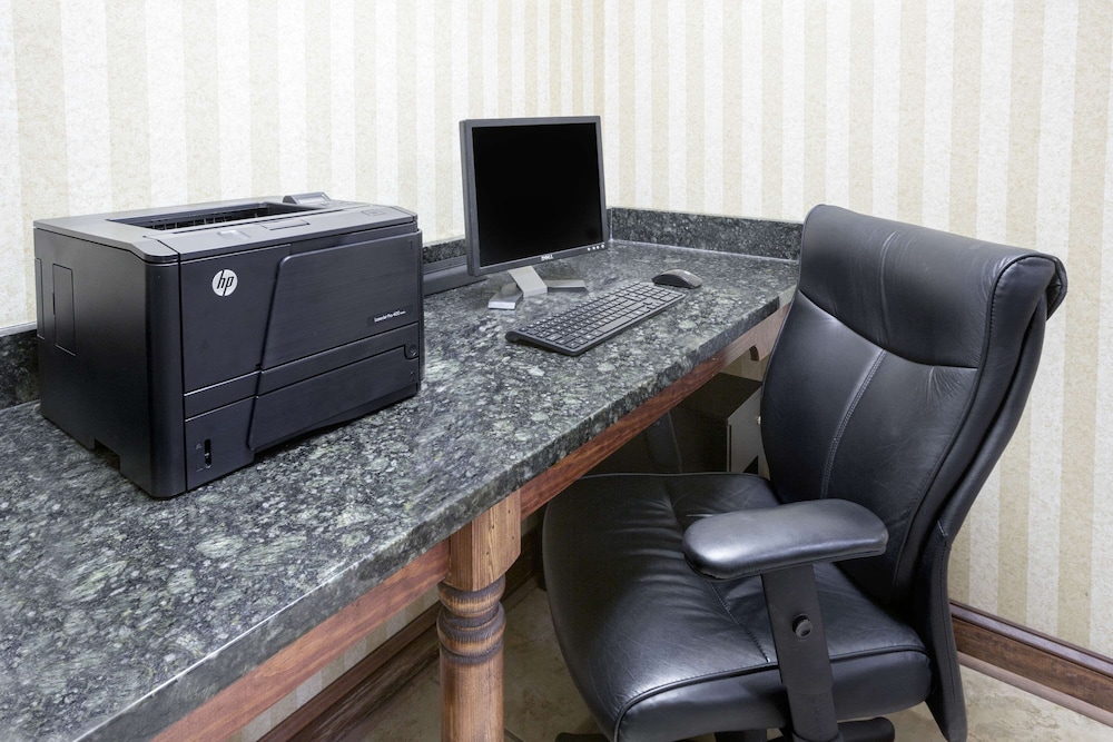 days inn by wyndham columbus north fort moore