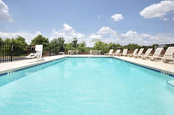 days inn by wyndham columbus north fort moore