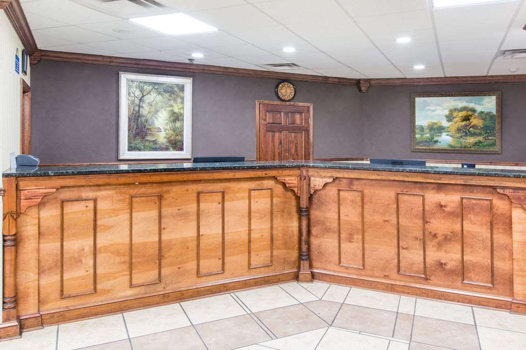 days inn by wyndham columbus north fort moore