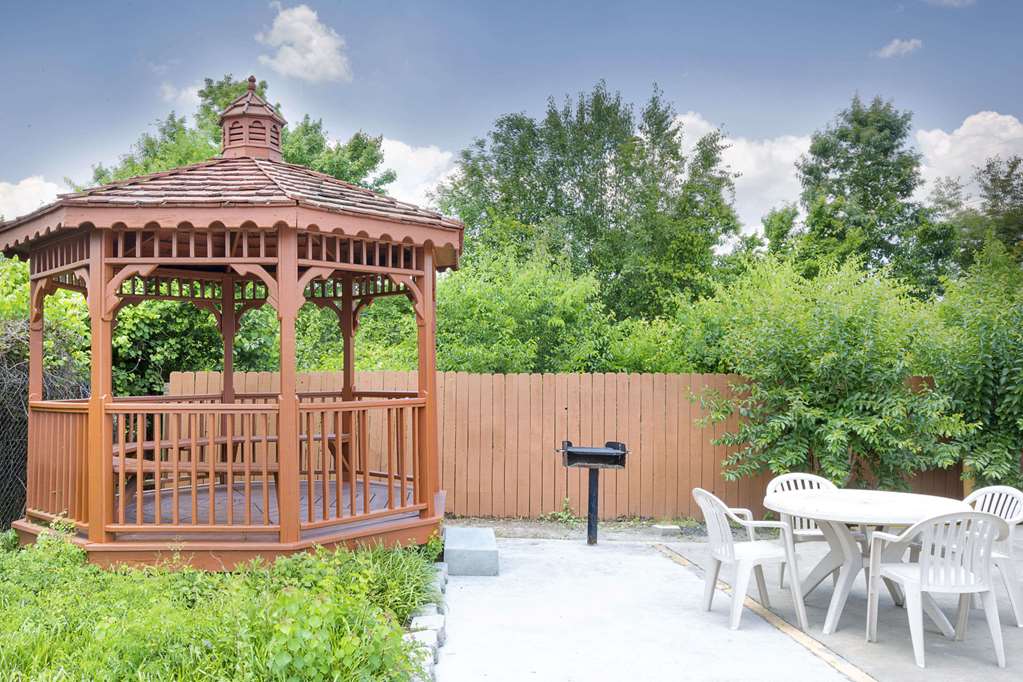 days inn by wyndham columbus north fort moore