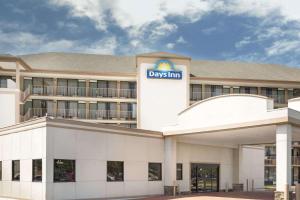 days inn by wyndham columbus north fort moore