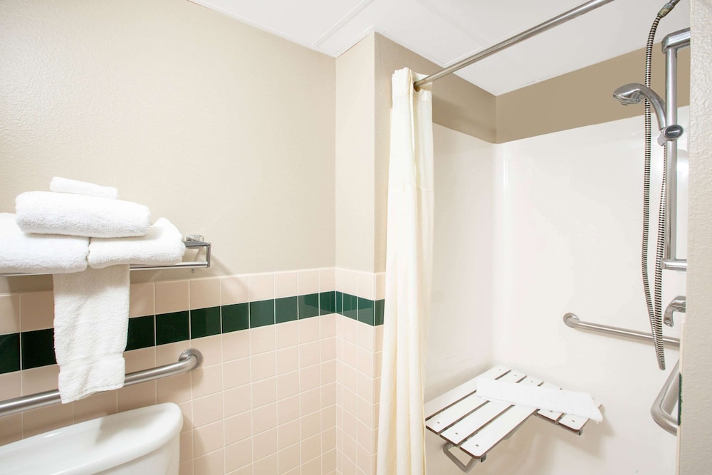 americinn by wyndham coralville