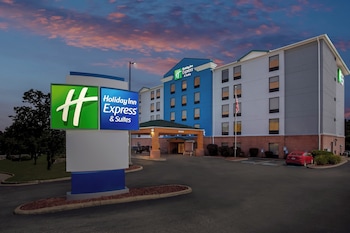 Holiday Inn Express Suites Charleston By Ihg,Near Southridge Center,3 star