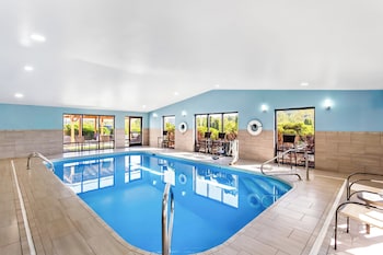 Holiday Inn Express Suites Charleston By Ihg,Near Southridge Center,3 star