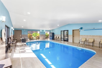 Holiday Inn Express Suites Charleston By Ihg,Near Southridge Center,3 star