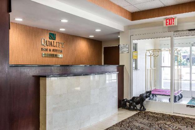quality inn and suites danbury near university