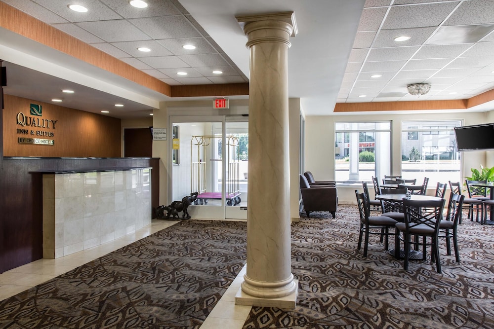 quality inn and suites danbury near university