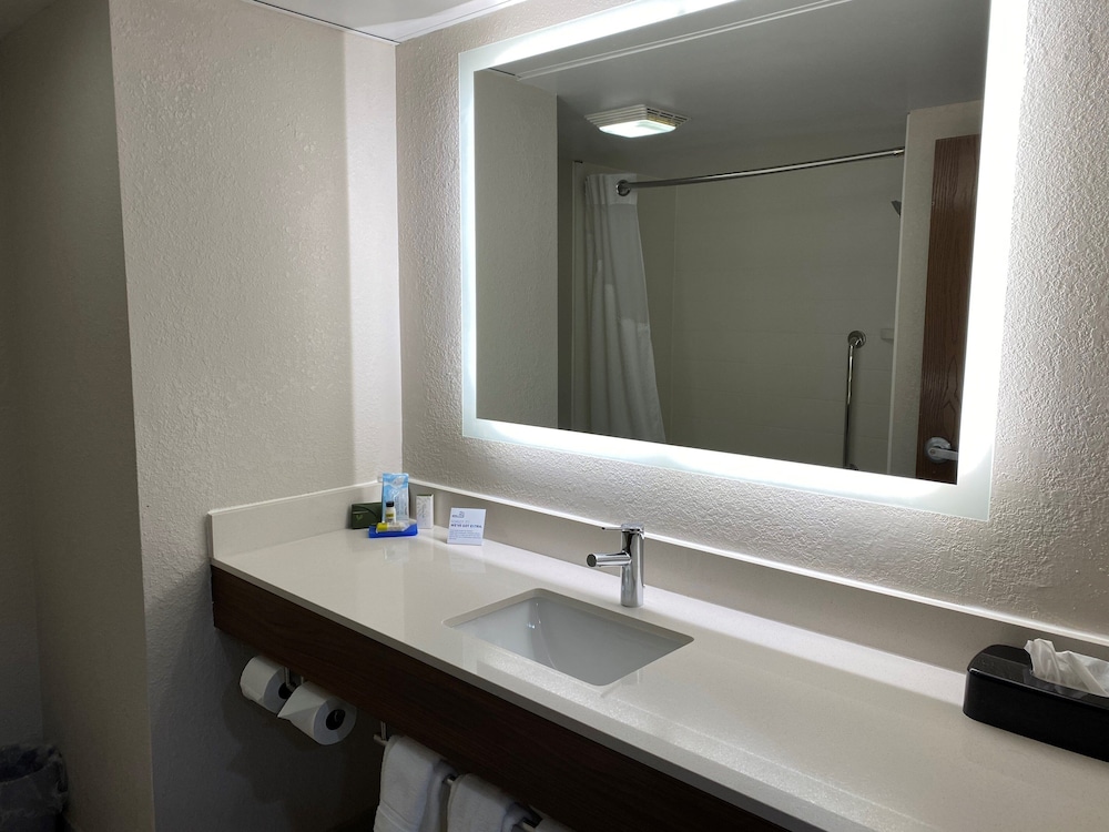 holiday inn express and suites dayton huber heights by ihg