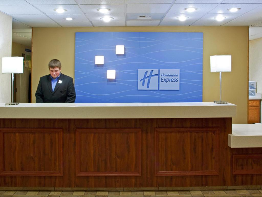 holiday inn express and suites dayton huber heights by ihg